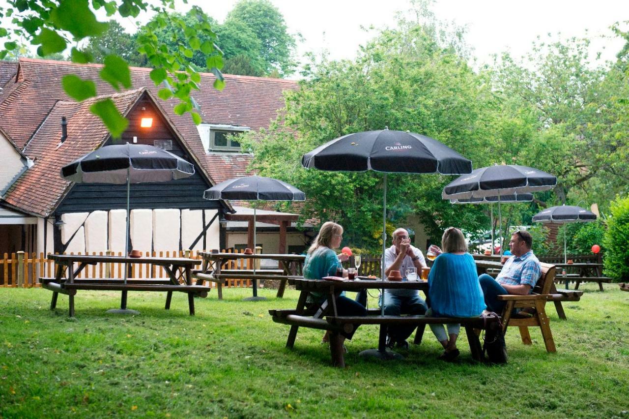 هوك The Poacher Inn المظهر الخارجي الصورة