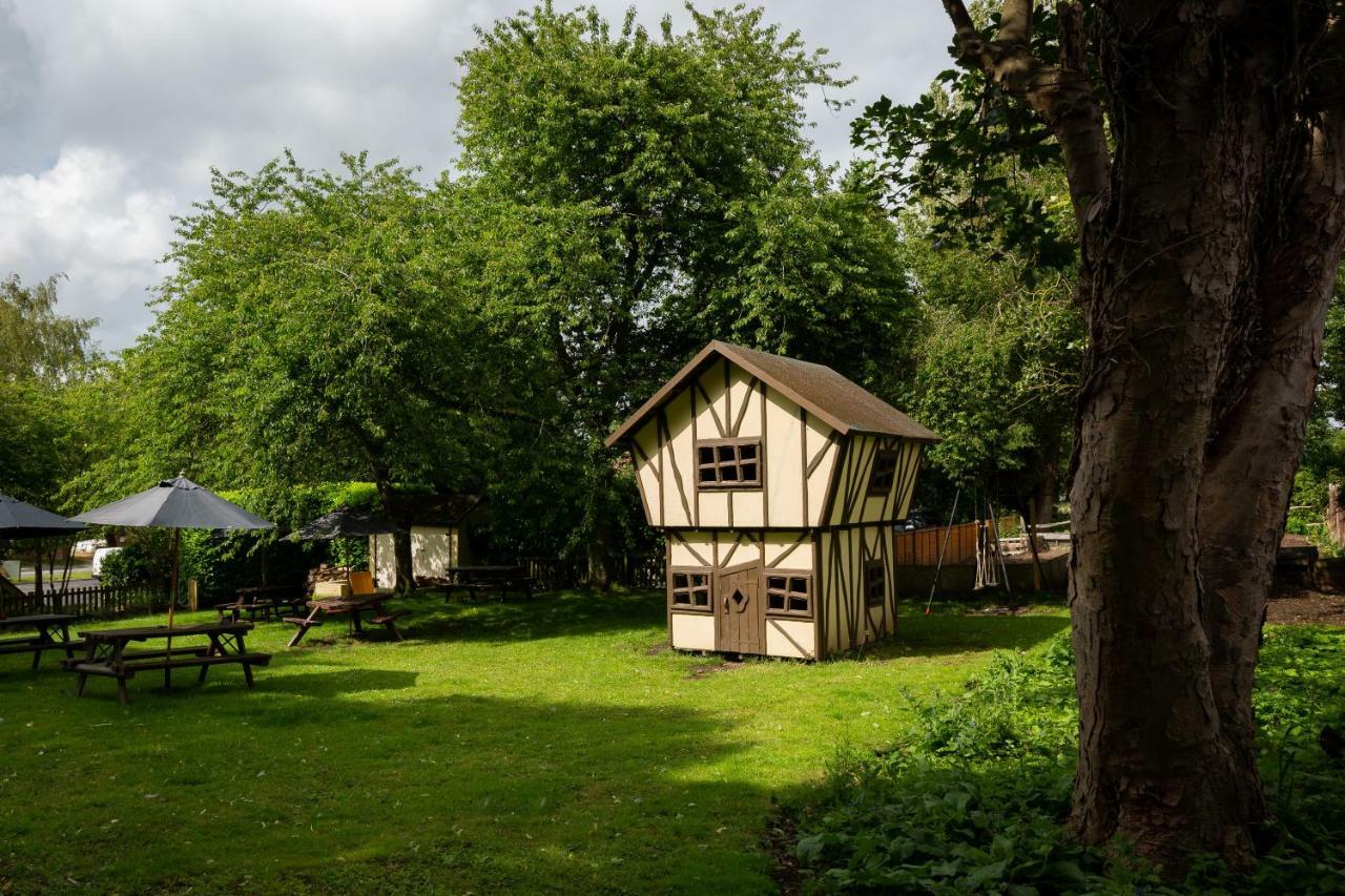 هوك The Poacher Inn المظهر الخارجي الصورة